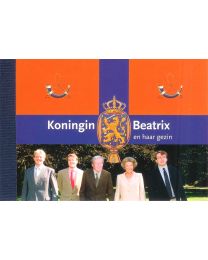 Nederland 2004: NVPH: PR2: Prestigeboekje: Koninklijk Huis I Koningin Beatrix