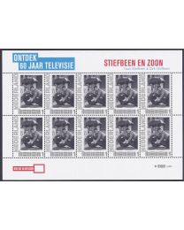 Nederland 2011: NVPH: V2751-Ac-26: "Ontdek 60 jaar Televisie": Stiefbeen en Zoon: velletje postfris