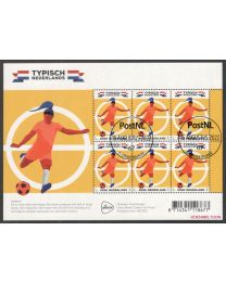 Nederland 2022: NVPH: V4052: Typisch Nederlands 2022: Voetballen: velletje gestempeld